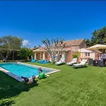 Beautifulwith A Swimming Pool!