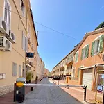 Bandol Plage, Resto Et Port A 1Min