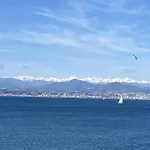 A Deux Pas Des Plages Et Au Coeur Du Vieil Antibes , Beau Studio Renove