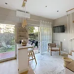 Cozy Studio With Garden And Parking In Cannes