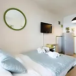 Palme D'Azur 409 Yourhosthelper