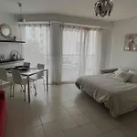 Bright Apartment - Sea View