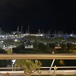 Bel Appartement Vue Sur La Marina Classe 3 Etoiles