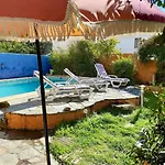 Maison Mediterraneenne Proche Du Coeur De Ville, Avec Piscine