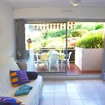Joli Studio Cabine Vue Mer Dans Une Residence Avec Piscine