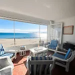 4-Room Apartment On The Beach With Sea-View