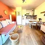 La Petite Pinede Studio Climatise Proche Plage