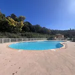 Appartement Avec Terrasse Et Piscine, 2 Pieces, 4 Couchages, A Cavalaire-Sur-Mer - Fr-1-226B-206