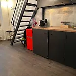 Studio City Center W Mezzanine 5Min From Palace