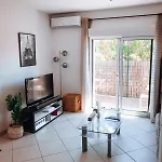 Apartment 2 Steps From Bergerie Beach!