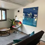 Un Balcon, Au Coeur Du Village