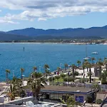 T2 - Les Dauphins, Bord De Mer