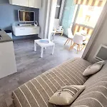 T2 Renove Avec Piscine, Parking Prive Et A 200M Des Plages - Fr-1-316-274
