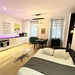 Grand Studio Design Au Coeur De Nice