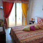 Appartement 2 Pieces Avec Terrasse Et Vue Mer Au Lavandou - Fr-1-308-57