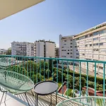 Modern Apartment - 3Br- 6P - Palm Beah