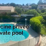 Bas De Villa Composee D'Un 3 Pieces Et D'Un Studio Avec Piscine Privee