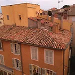 Light Filled Penthouse In Old Antibes. Heart Of The Riviera