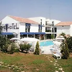 Chrys Hotel