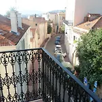 Charming 2 Bed Apartment With Balcony Located In Cannes Old Town Easy Walk To The Palais And Beaches 120