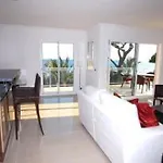Stunning 2 Bed Apt On The Seafront Of Cannes In A High Class Secure Building With Swimming Pool 463