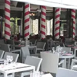 Le Chateau Des Artistes
