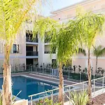 2-Br With Garden And Pool In The Heart Of Palm Beach