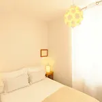 Le Cosy Yourhosthelper