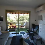 Deluxe One-Bedroom Apartment Cannes