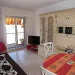 Central And Well Equipped One-Bedroom Flat Marie Antoinette