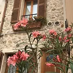 Vieille Ville 2 - La Petite Maison A Safranier, 2 Bedrooms, Max 4 Adults And 2 Kids