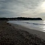 F2 Contemporain Refait A Neuf Avec Terrasse A 5 Minutes De La Plage