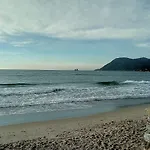 F2 Contemporain Refait A Neuf Avec Terrasse A 5 Minutes De La Plage