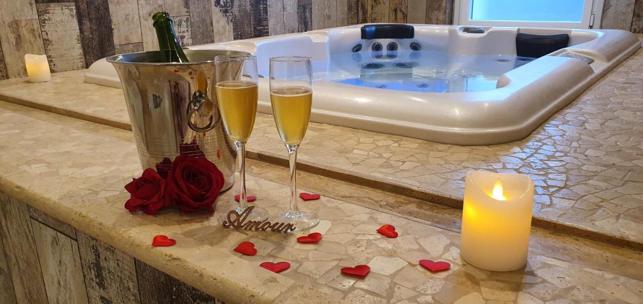 Loveroom La Garconn'hyeres Отель *