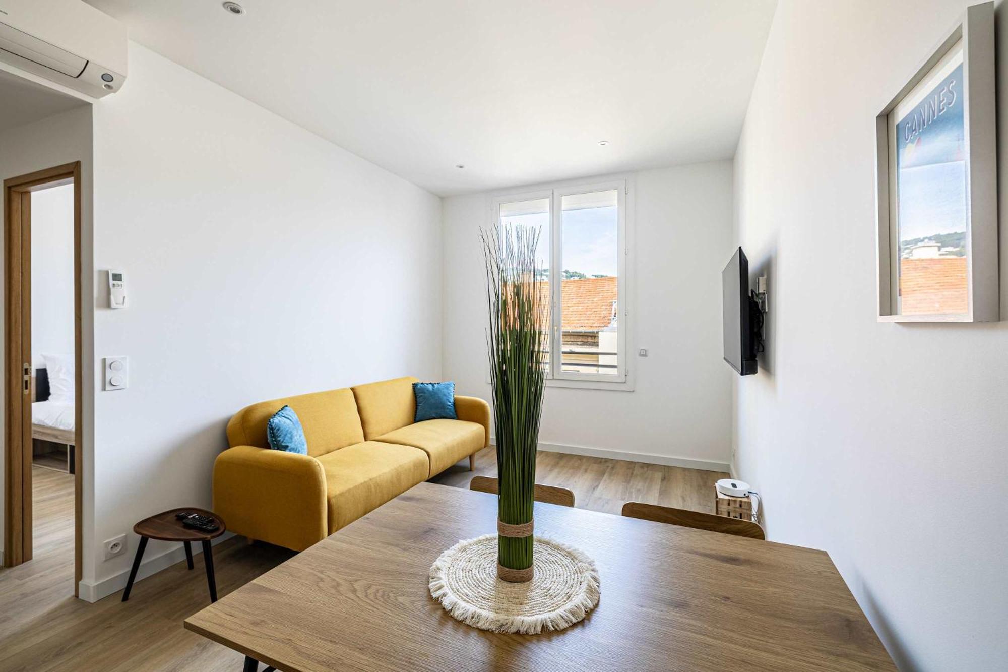 Apartment Le Merle Au Calme En Centre-ville, Position Strategique Proche Du Palais, Plages Et Commerces *