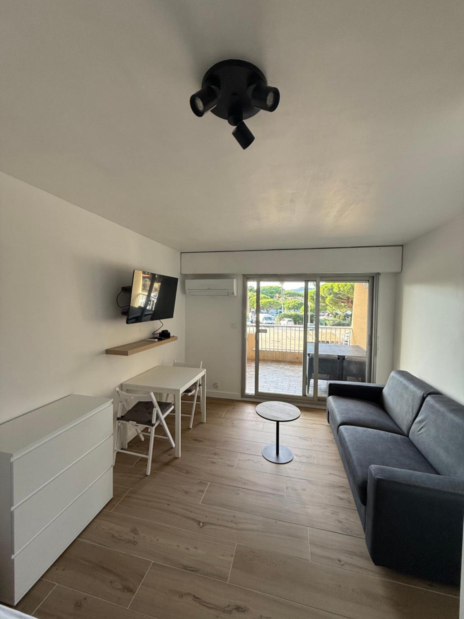 Super Climatise Sur Le Port De Apartament