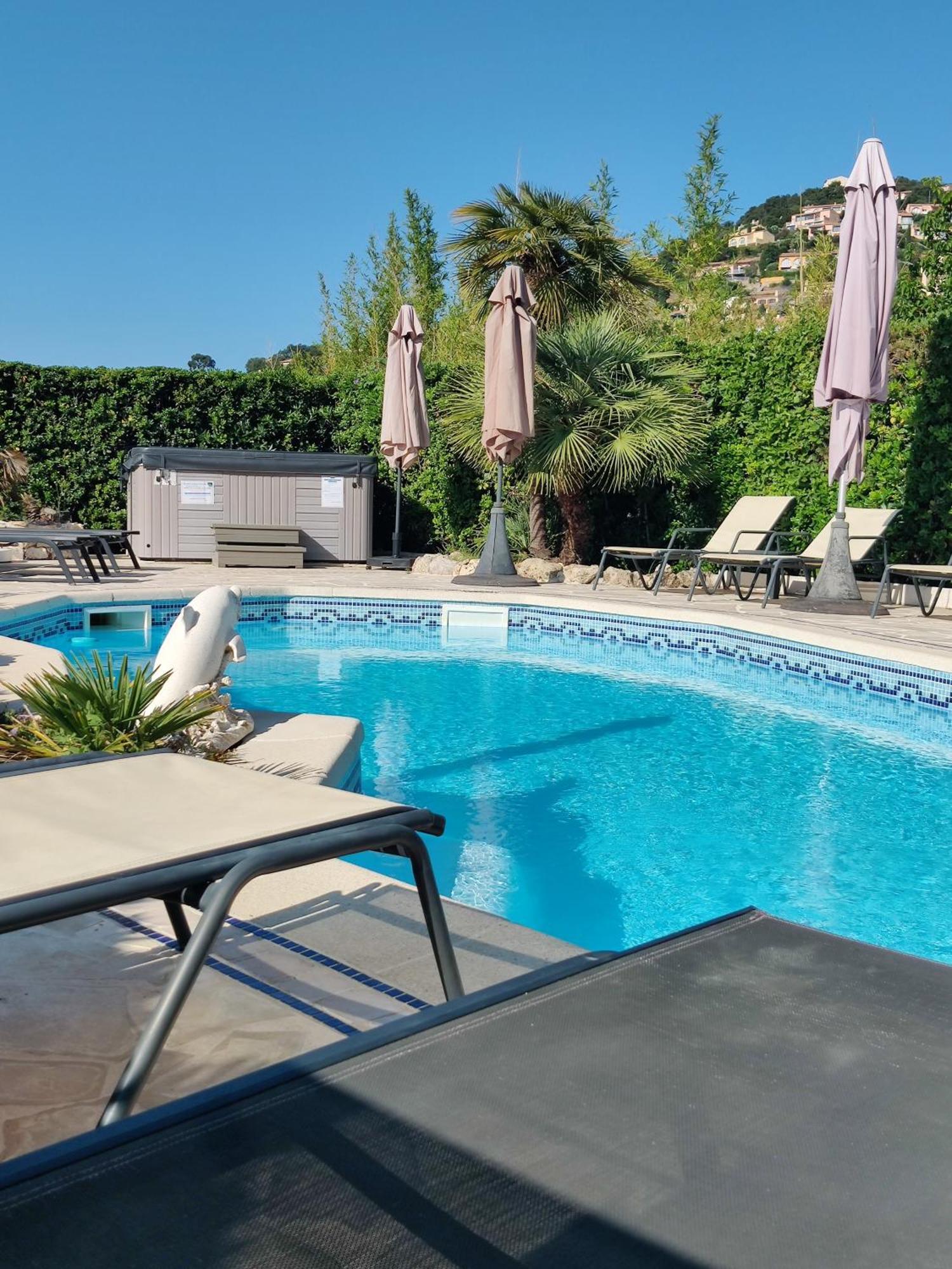 Penzion Plein Sud-piscine-spa-climatisation-parking Prive-calme Et Detente