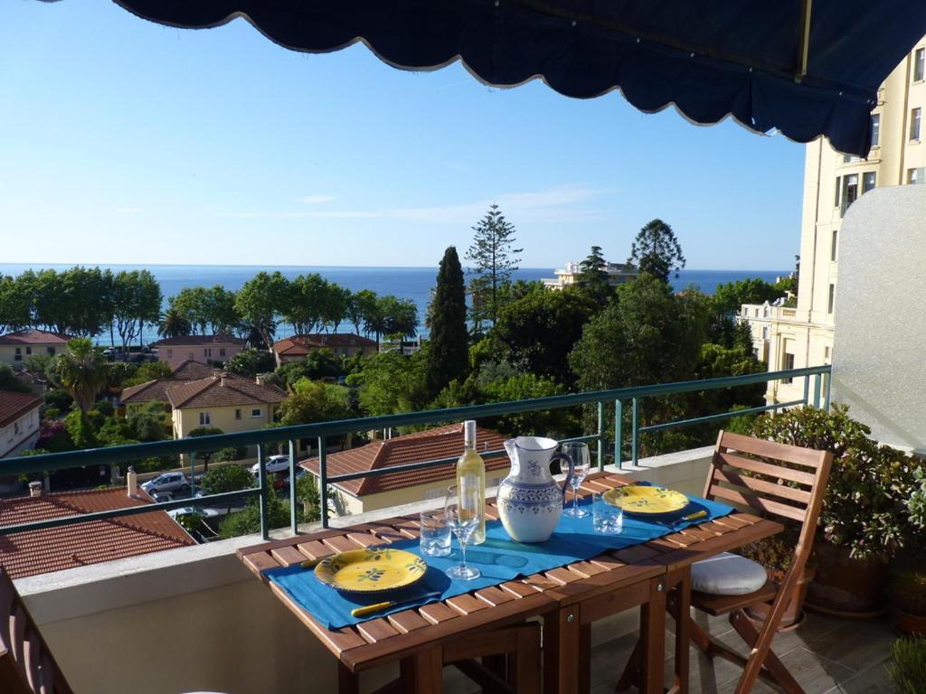 Neptune 5, Floor Studio, Sea View Mentone