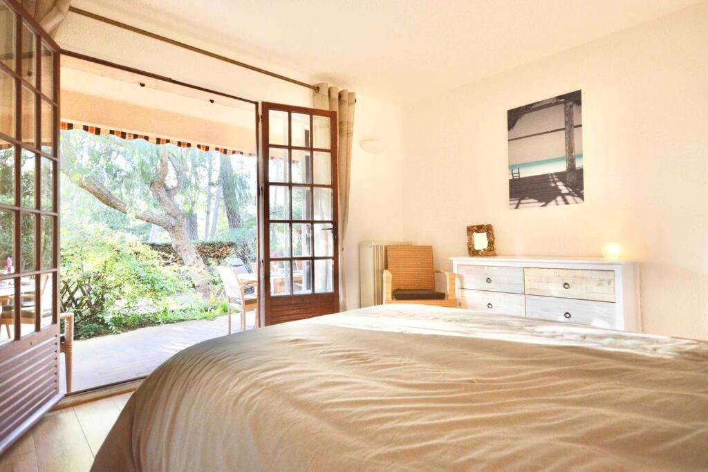 Apartment Appart Chelsea 4px Piscine Acces Plage Saint-Raphael (Var)