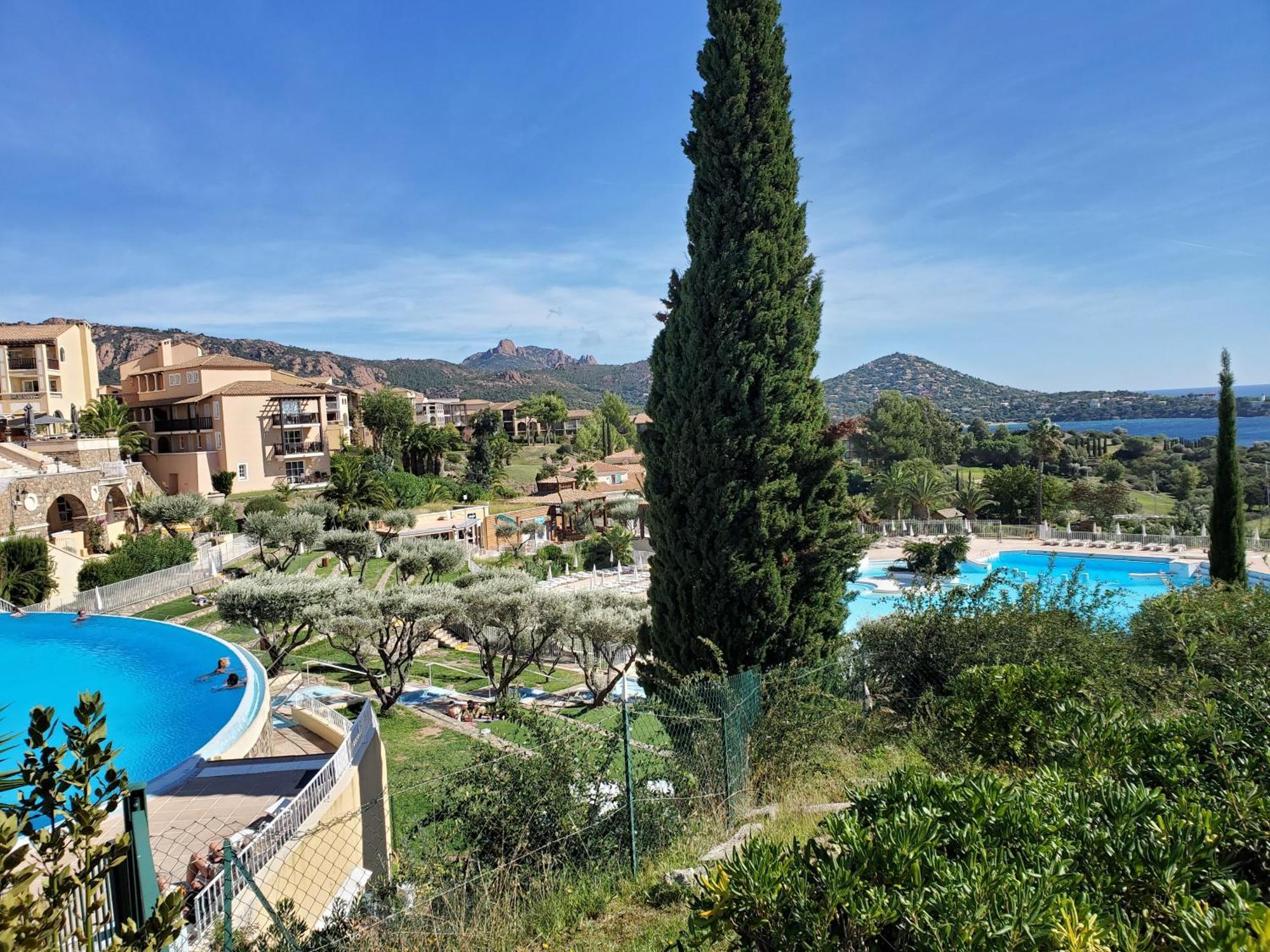 Poisson Bleu In Toller Mit Pools, Animation Und Sportmoeglichkeiten * Saint-Raphaël