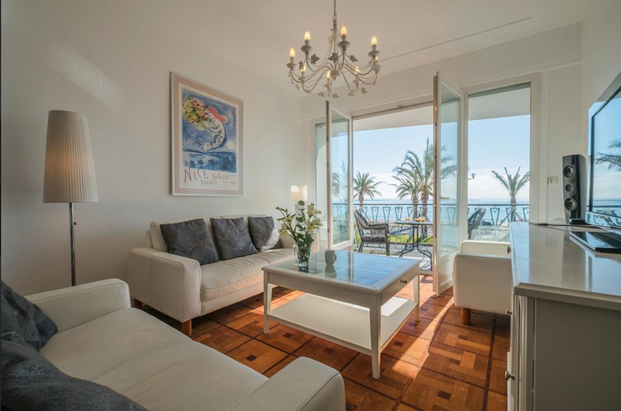 Luxury On Promenade Des In Niza