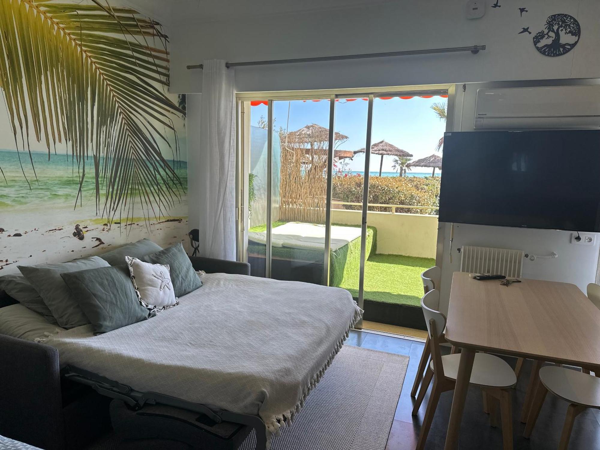 Front De A 10metres De La Apartment Villeneuve-Loubet