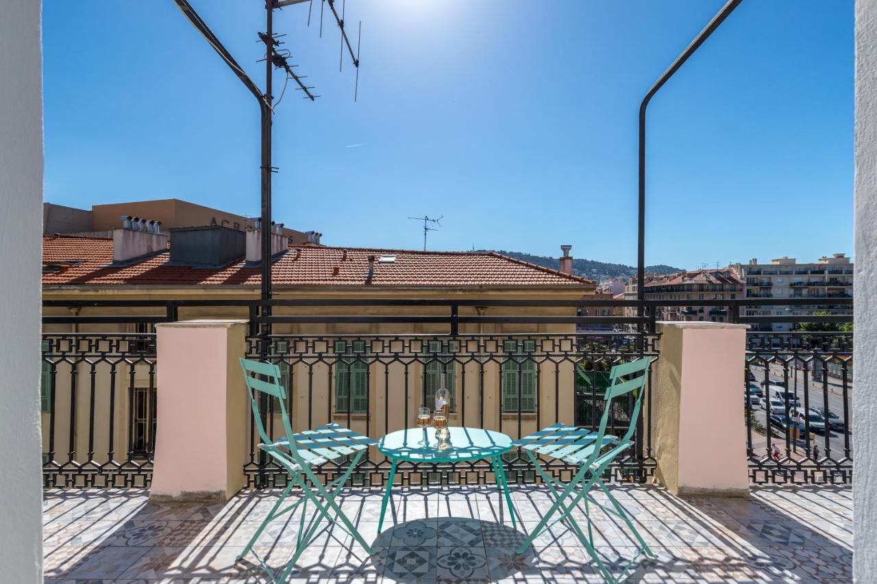 Squared Head-apartment With Terrace In Appartement *